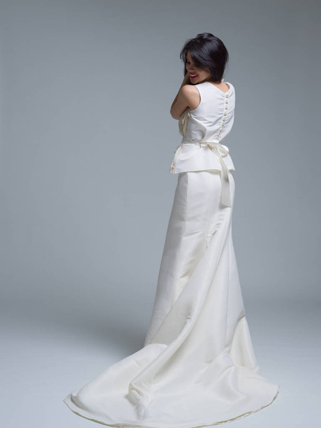 Rear view of a beautiful young woman in a wedding dress - Φωτογραφία, εικόνα