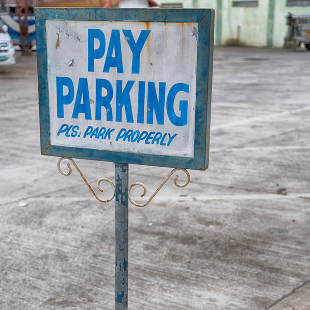 stará špinavá popisek parkovacích signál  - Fotografie, Obrázek