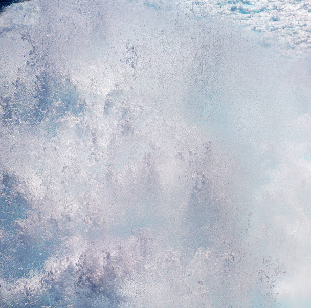 movimiento abstracto de espuma de marea y espuma en el mar del Mediterráneo
 - Foto, Imagen