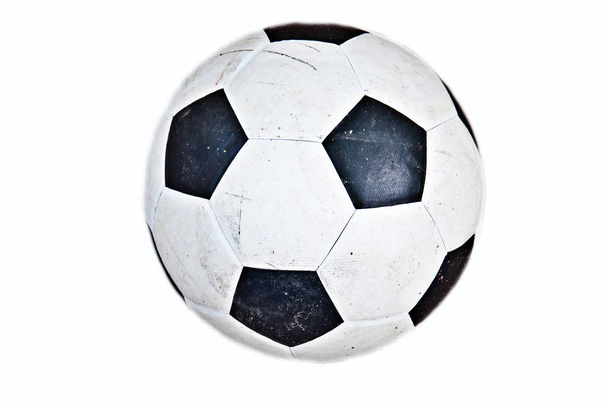 oude voetbal op witte achtergrond - Foto, afbeelding