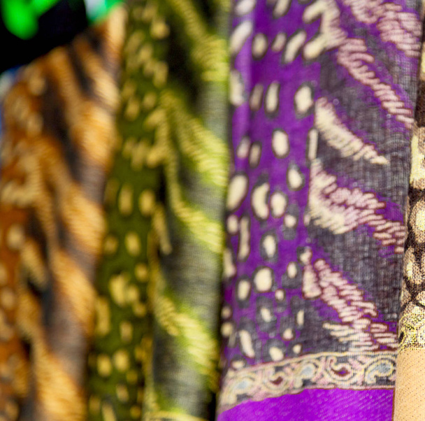   Αξεσουάρ πολύχρωμα κασκόλ και μαντίλα   - Φωτογραφία, εικόνα