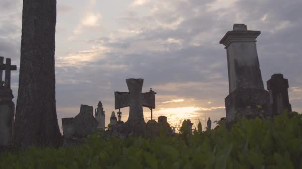 Vecchio cimitero Cimitero
 - Filmati, video