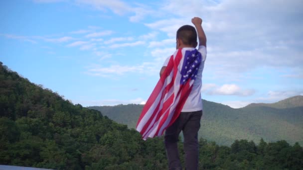 amerikai zászló a lassú mozgás. - Felvétel, videó