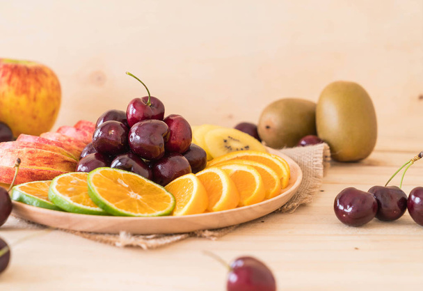 frutas em fatias mistas
 - Foto, Imagem