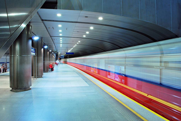 bewegings-wazig metro - Foto, afbeelding