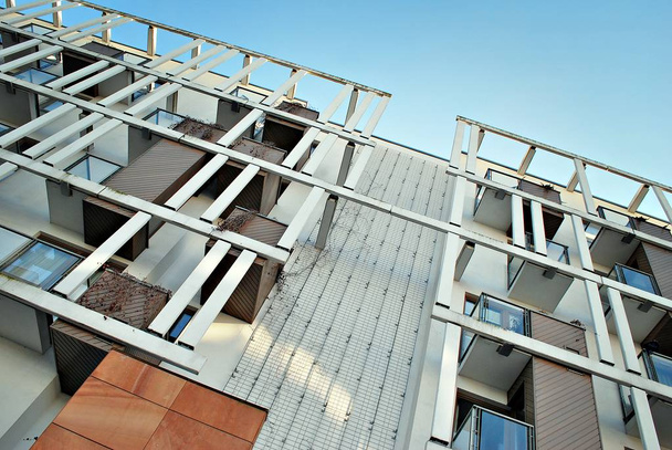 Modernos edificios de apartamentos exteriores
 - Foto, imagen