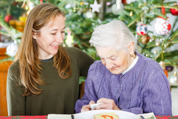 Elderly woman and young carer - Zdjęcie, obraz