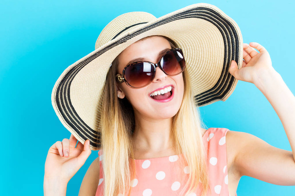 Happy young woman wearing hat and sunglasses - Foto, Imagen