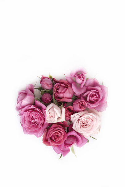 Φόντο με floral διακόσμηση από φυσικό τριαντάφυλλα. - Φωτογραφία, εικόνα