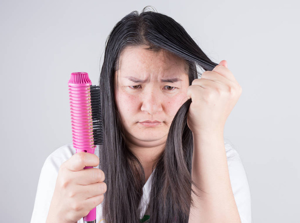 Ženy s vlasy válečky jsou vážně problémy s vlasy - Fotografie, Obrázek