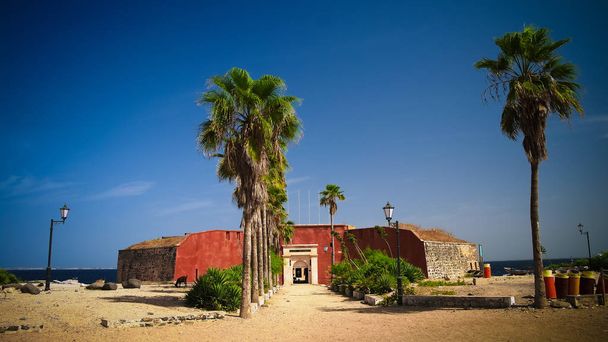 Fortaleza de la esclavitud en la isla de Goree, Dakar, Senegal
 - Foto, Imagen