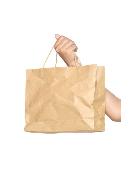 nők kéz fogja papír táska fehér háttér - Fotó, kép