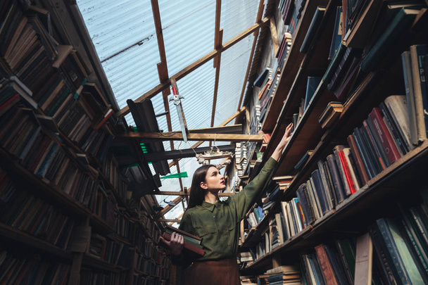 Horizontal image of girl in library - Foto, immagini