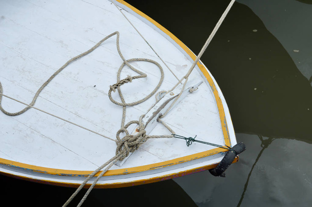 Nehirdeki ahşap tekne - Fotoğraf, Görsel