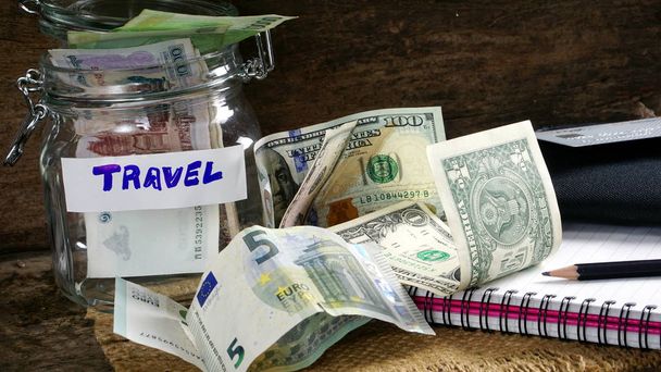 εξοικονόμηση χρημάτων για ταξίδια - Φωτογραφία, εικόνα