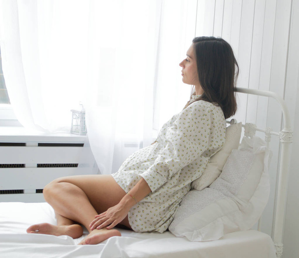 pregnant woman in bed - Foto, Imagen