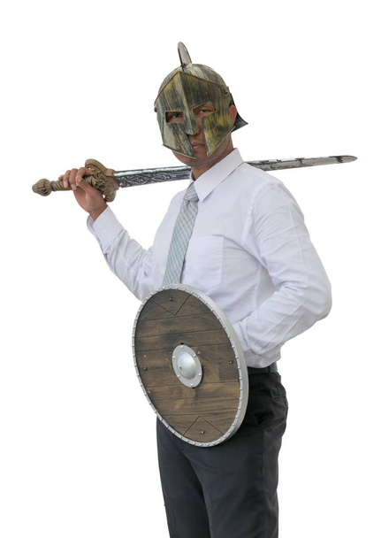 Knight podnikatel nosit přilbu a oceli meč. izolované bac - Fotografie, Obrázek