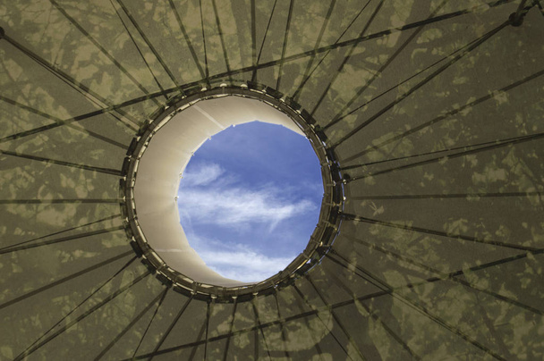 Τρύπα της Πεντηκοστής ουρανό - Φωτογραφία, εικόνα