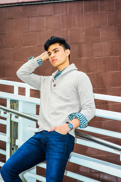 Young Asian American Man in New York - Zdjęcie, obraz