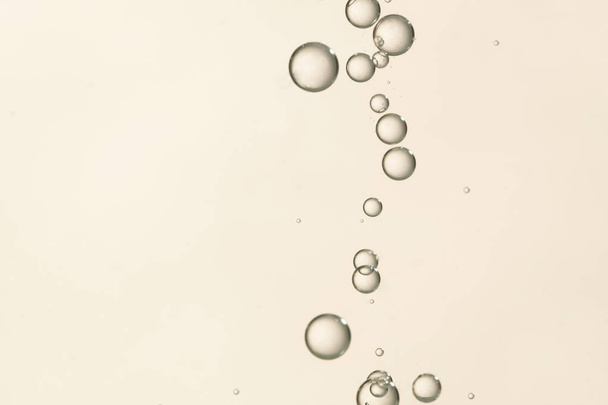 Uma foatain de bolhas douradas do champanhe - Foto, Imagem