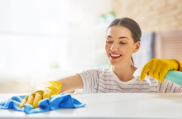 woman makes cleaning - Фото, зображення