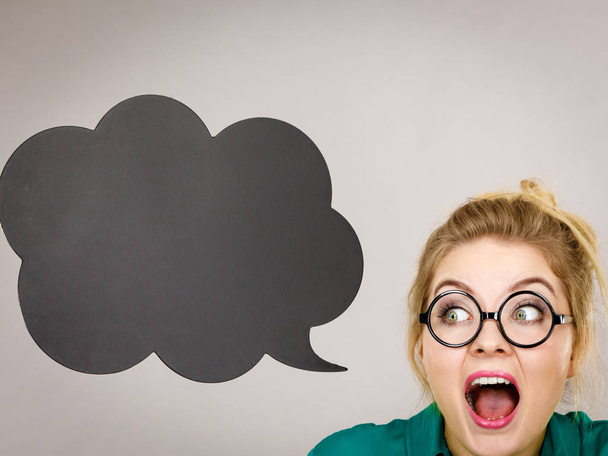 Shocked business woman with thinking bubble - 写真・画像