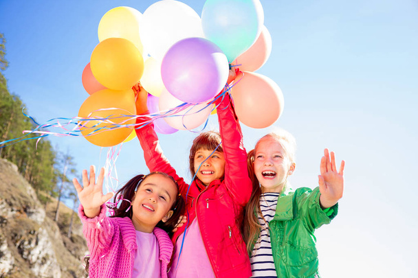 Happy kids celebrating - Foto, Imagen