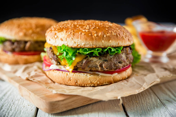 Klasszikus nagy hamburger - Fotó, kép