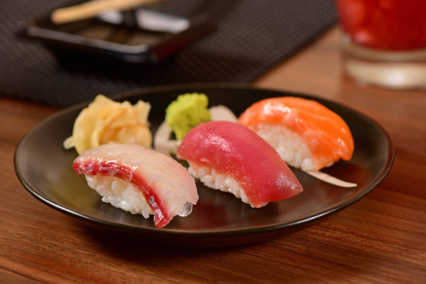 Nigiri sushi trio - Valokuva, kuva