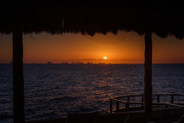 Захід сонця на узбережжі Карибського моря - Фото, зображення