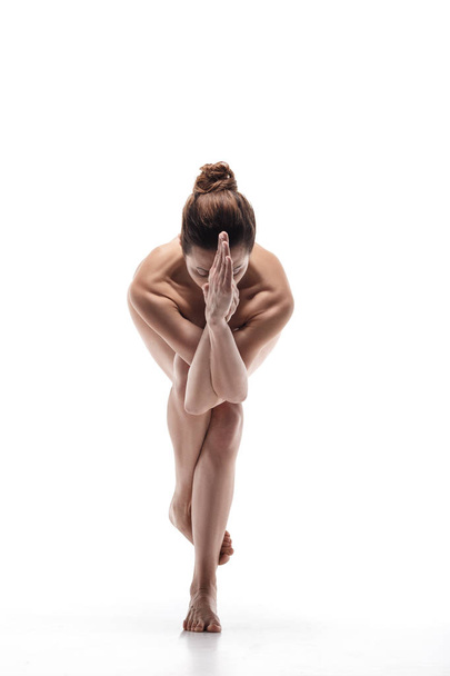 Nude lady standing in garudasana posture - Foto, Bild