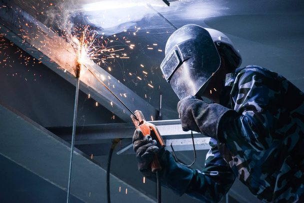 Arc welding of a steel in construction site - Foto, immagini