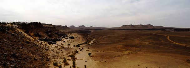 Πανόραμα Amojjar Pass και ερείπια φρουρίου Saganne, Adrar, Μαυριτανία - Φωτογραφία, εικόνα