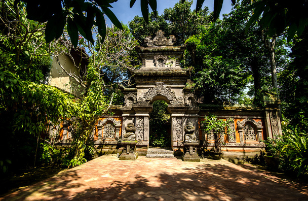 Balinese-portti
 - Valokuva, kuva