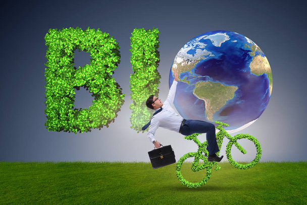 Зеленый велосипед в экологически чистой транспортной концепции
 - Фото, изображение