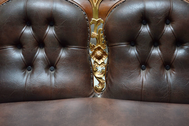 коричневая кожаная обивка сидений
 - Фото, изображение