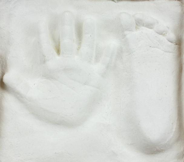 Отпечаток ноги и руки ребенка
 - Фото, изображение