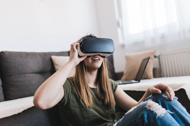 woman using virtual reality headset  - Zdjęcie, obraz