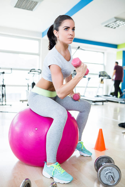 woman doing exercises at gym - Φωτογραφία, εικόνα