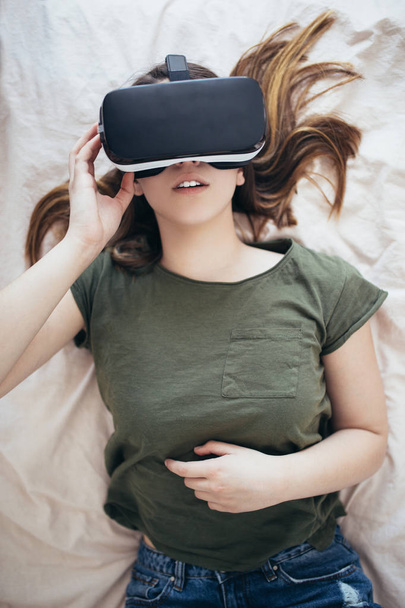 woman using virtual reality headset  - Foto, Imagem