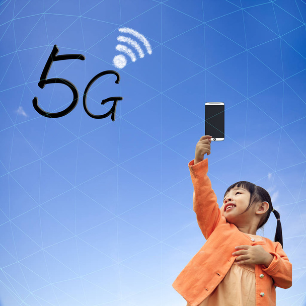 Representación 3D de la comunicación 5G con un fondo agradable
 - Foto, imagen