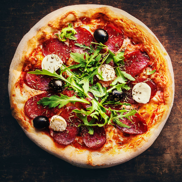 olasz klasszikus pizza - Fotó, kép