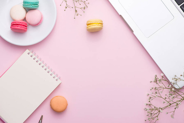 notebook and colorful macaroons - Photo, image