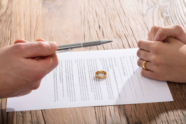 Ζευγάρι συμφωνία διαζυγίου τραγούδι - Φωτογραφία, εικόνα