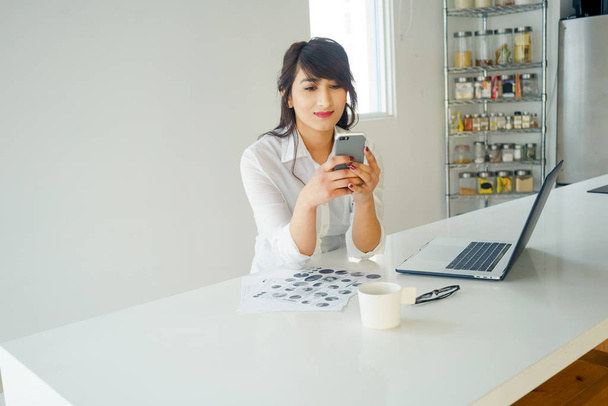 Young woman using mobile phone  - Photo, Image