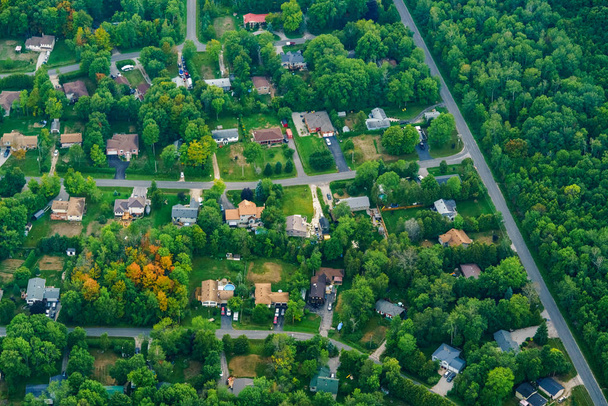 A légi felvétel a lakó peremkerületi házak - Fotó, kép