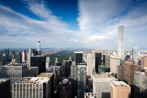 都市景観と高層ビル群の空撮 - 写真・画像