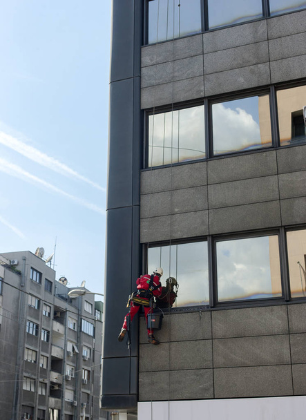 Korkeus alpinisti ikkunanpesijä
 - Valokuva, kuva