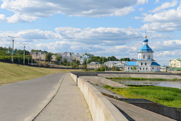 June 2, 2016: Photo of the embankment of the Volga River in the  - Фото, зображення