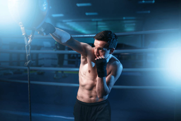 młody bokser mięśni  - Zdjęcie, obraz